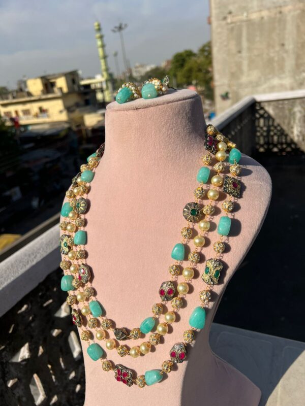 Gold Plated Kundan Stone Studded & Beaded Nacklace With Earrings - Image 4