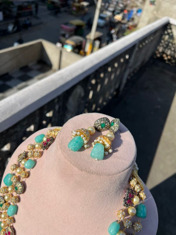 Gold Plated Kundan Stone Studded & Beaded Nacklace With Earrings - Image 5