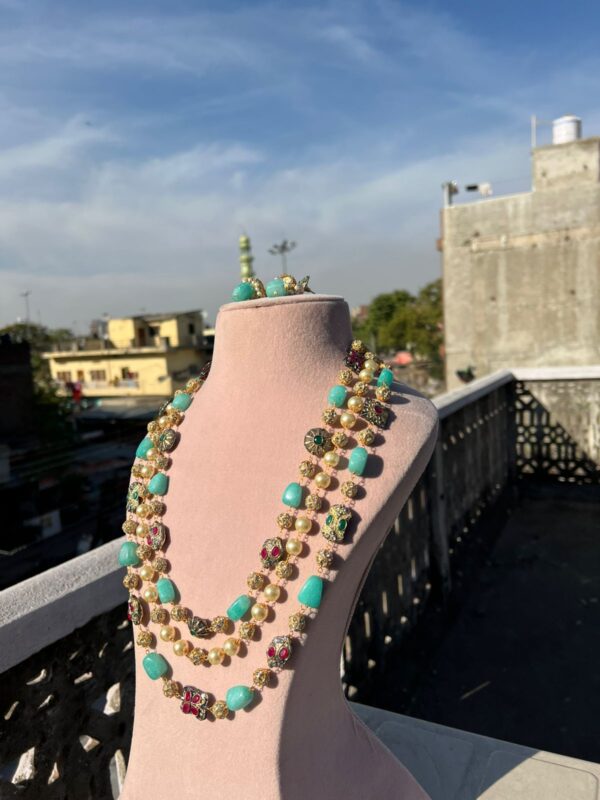 Gold Plated Kundan Stone Studded & Beaded Nacklace With Earrings - Image 3