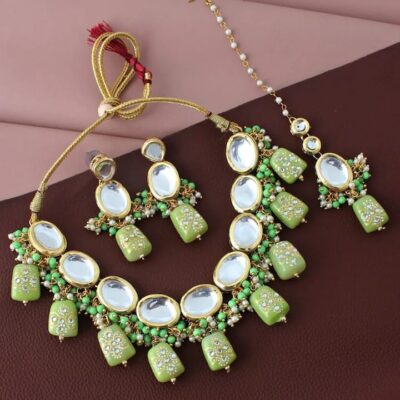 Gold Plated Kundan-Studded & Beaded Jewellery Set