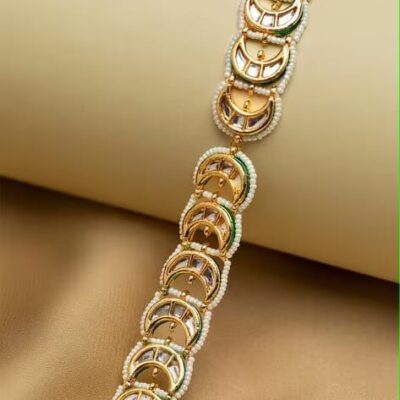 Gold Plated Traditional Kundan & Pearl Studded Choker Mathapatti
