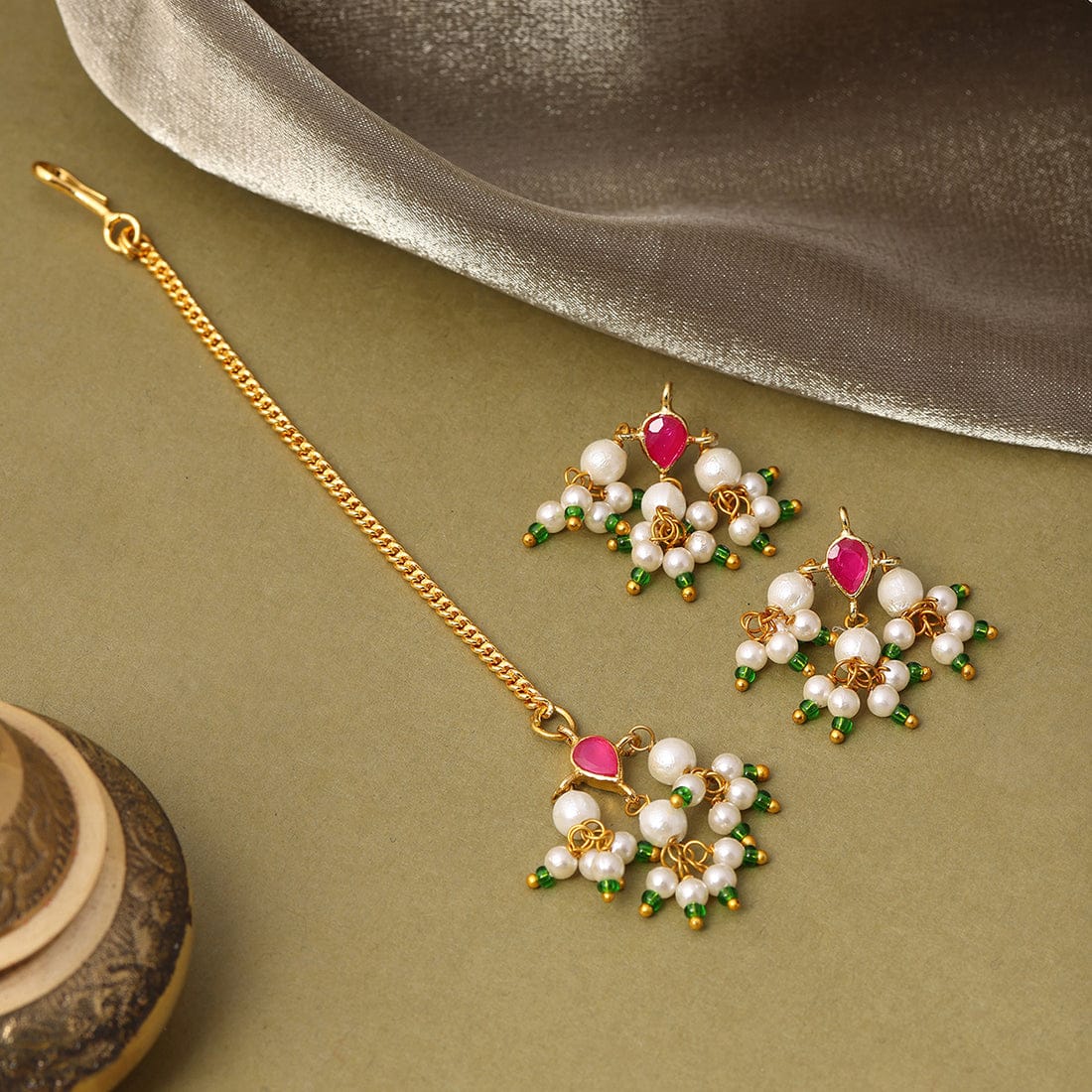 Gold-Plated Kundan-Studded & Pearls Beaded Tear Drop Shaped Jewellery Set