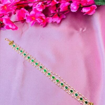 Minimalist Green Kundan Mathapatti