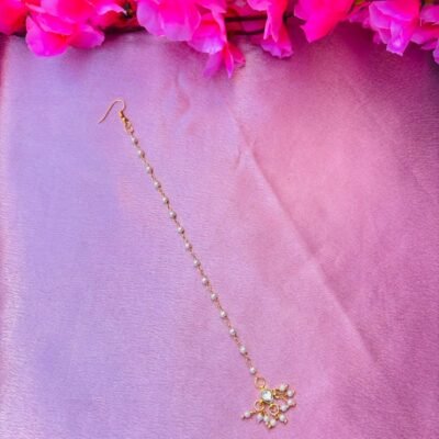 Minimalist Kundan Maang Tikka with Pearl Chain