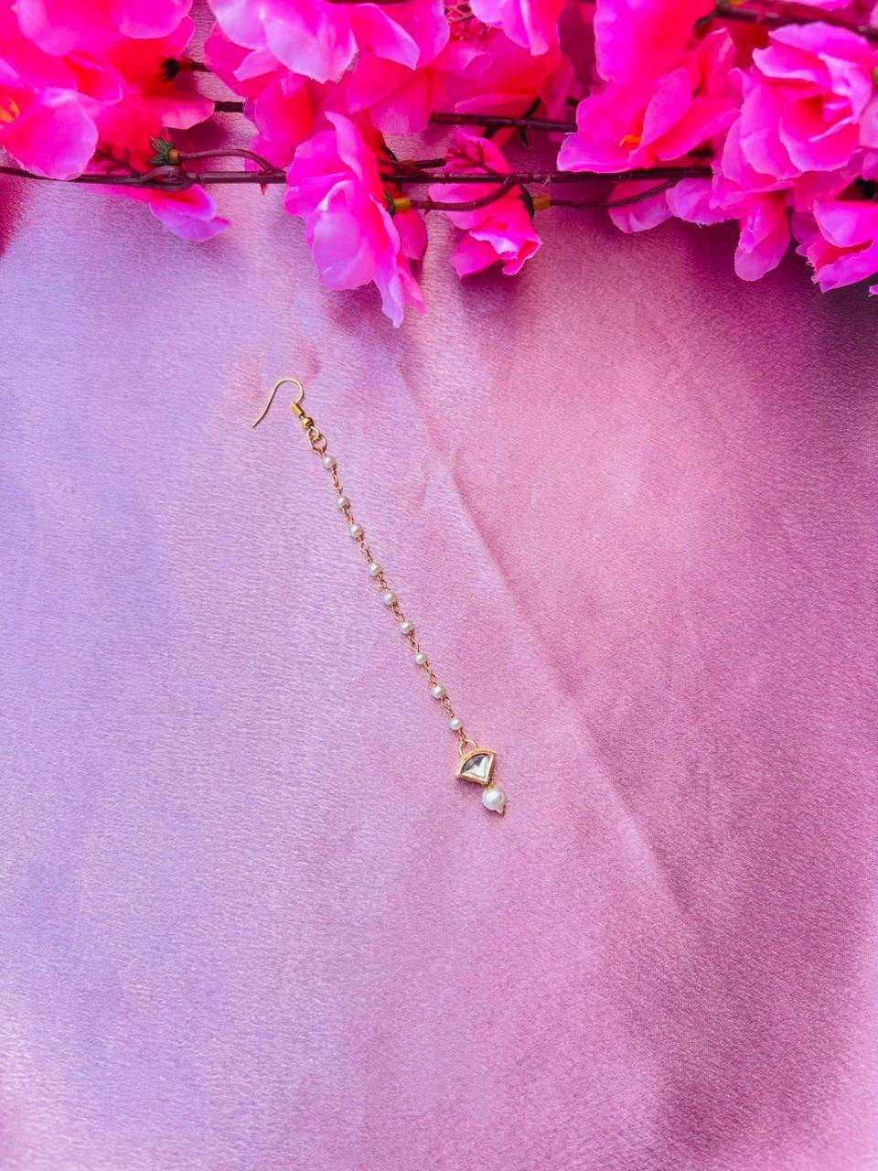 Minimalist Kundan Maang Tikka with Pearl Chain