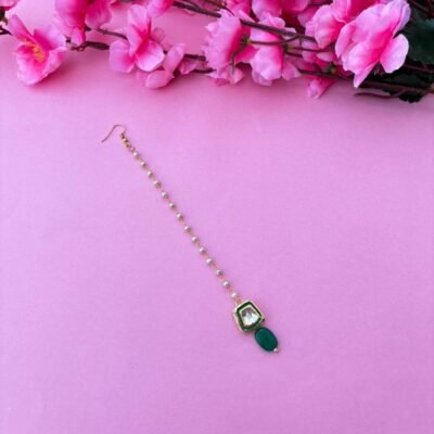 Minimalist Green Kundan Maang Tikka with Pearl Chain