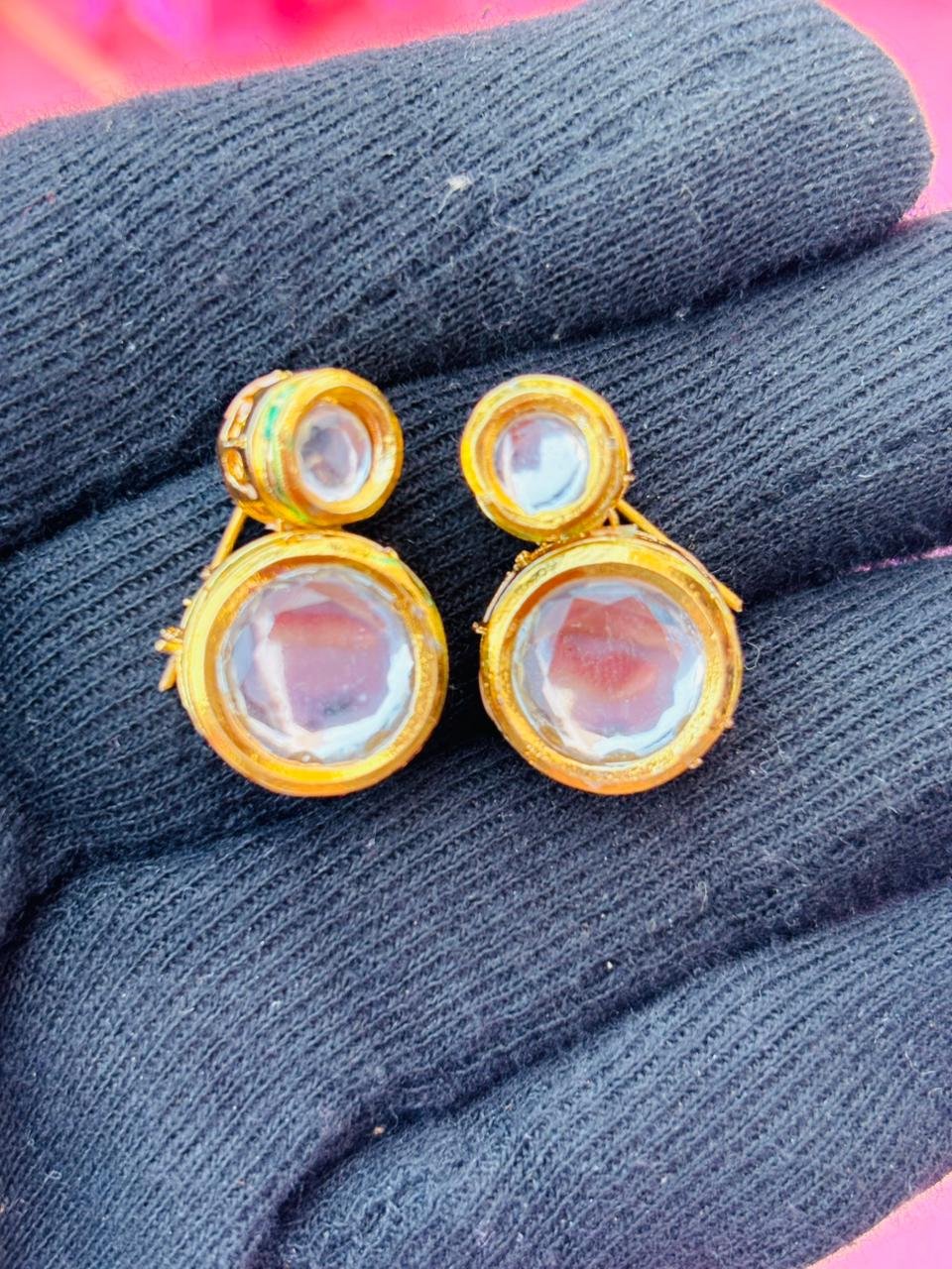 Elegant Ethnic Kundan Ear Studs for Daily Wear - Image 3
