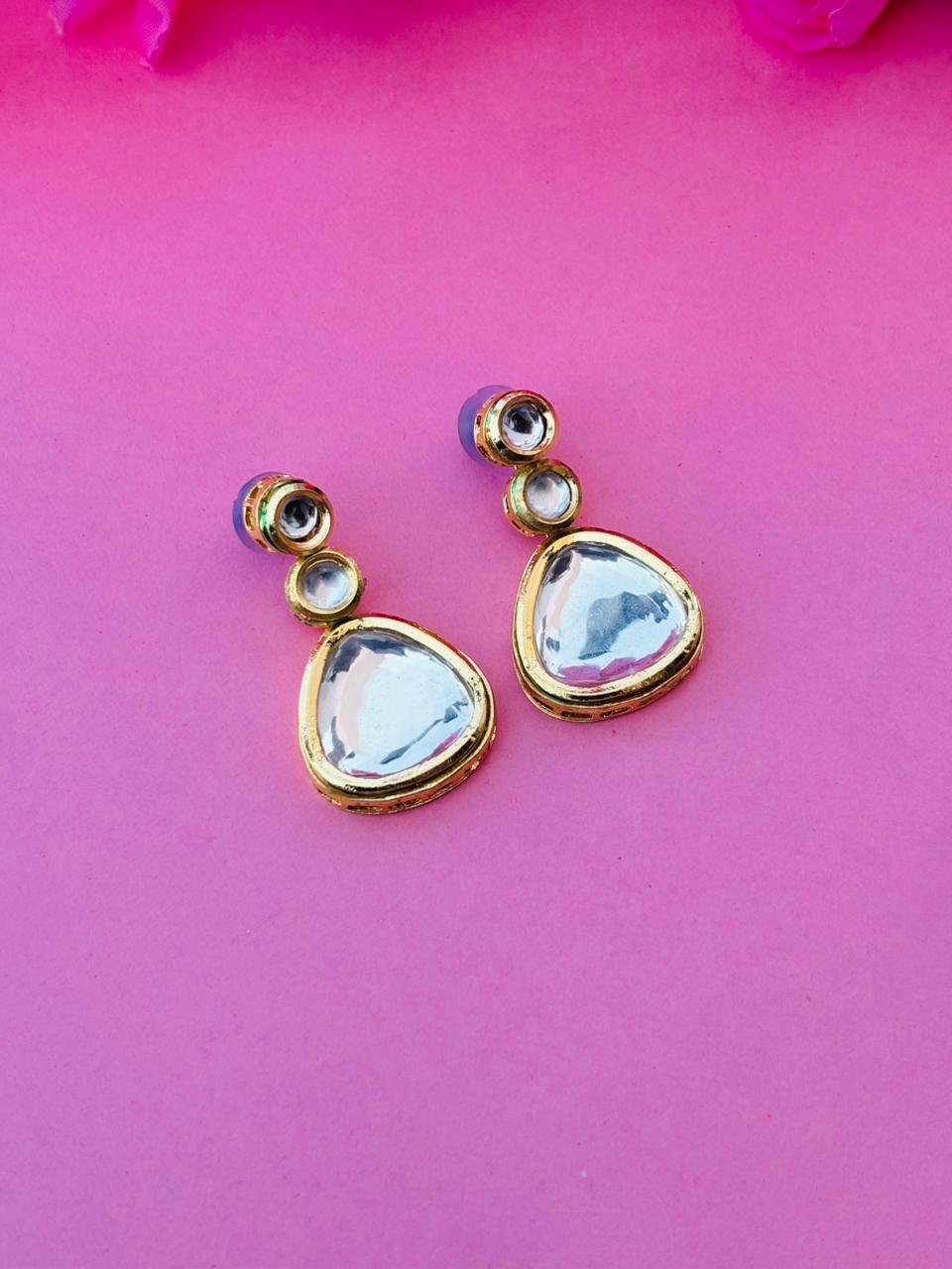 Elegant Ethnic Kundan Ear Studs for Daily Wear - Image 2