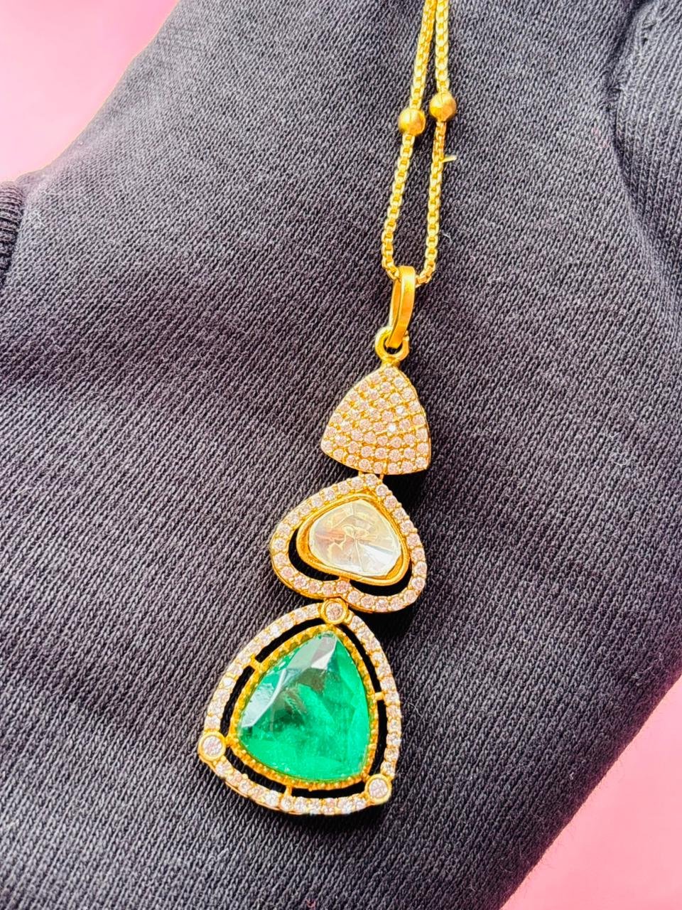 Emerald Kundan Heart Pendant Necklace Set - Image 5
