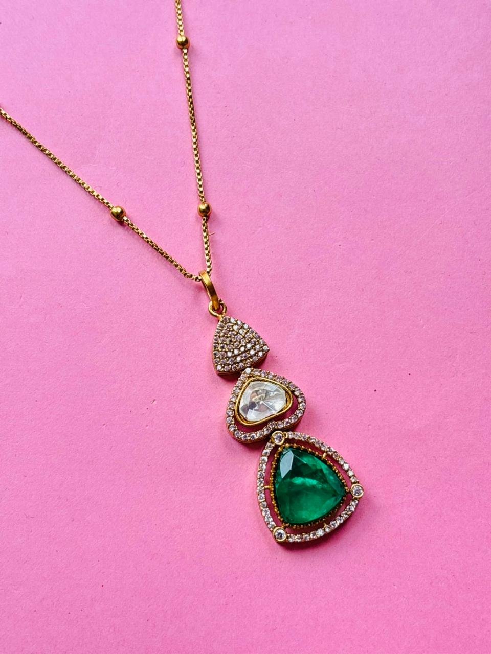 Emerald Kundan Heart Pendant Necklace Set - Image 3