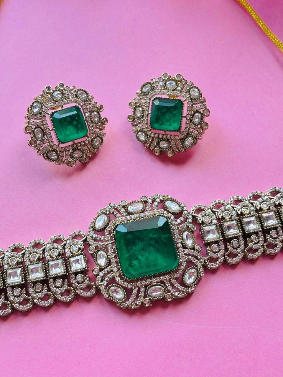 Emerald Victorian Choker Necklace Set - Image 3