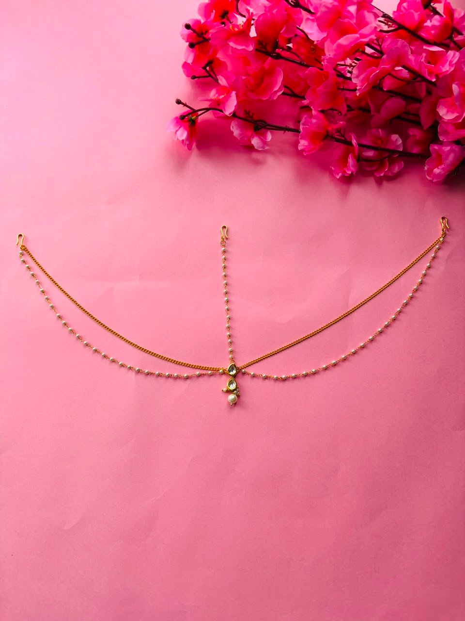 Delicate Kundan & Pearl Mathapatti