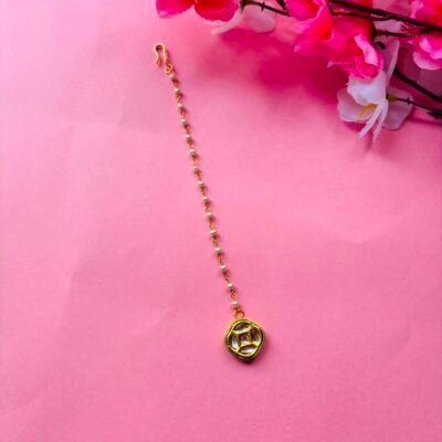 Dainty Pearl & Kundan Maang Tikka
