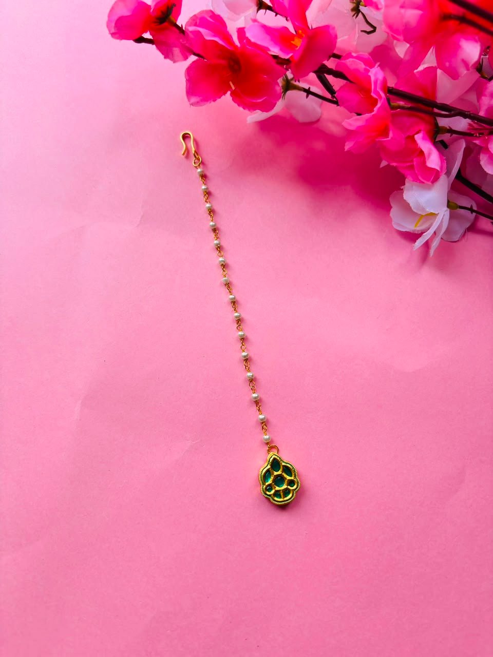 Dainty Pearl & Kundan Maang Tikka
