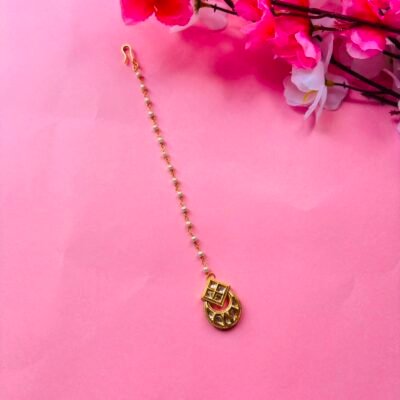 Dainty Pearl & Kundan Maang Tikka