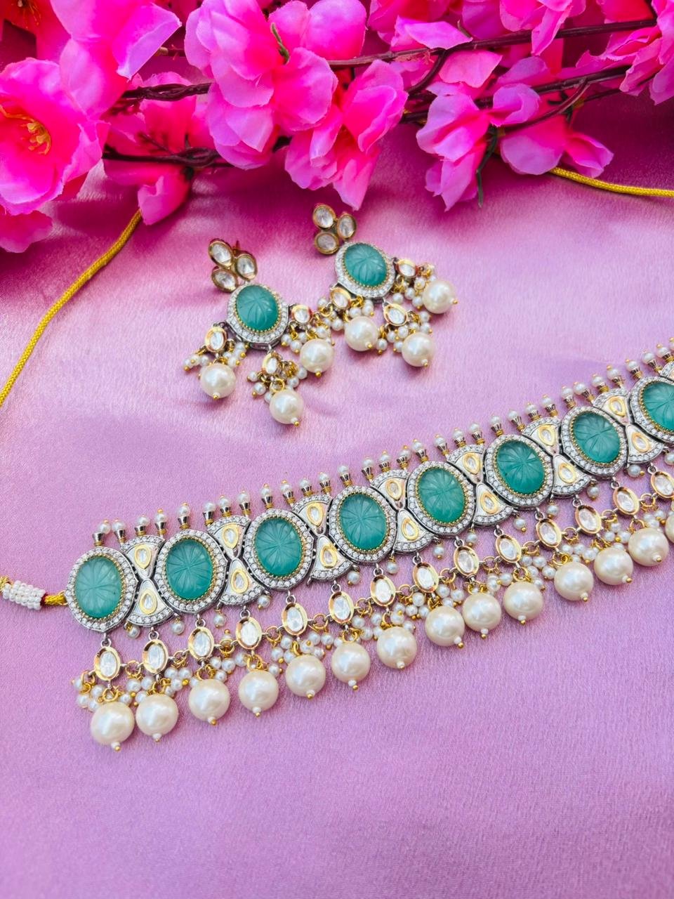 Kundan Choker Necklace Set With Turquoise Stone Pearls - Image 3