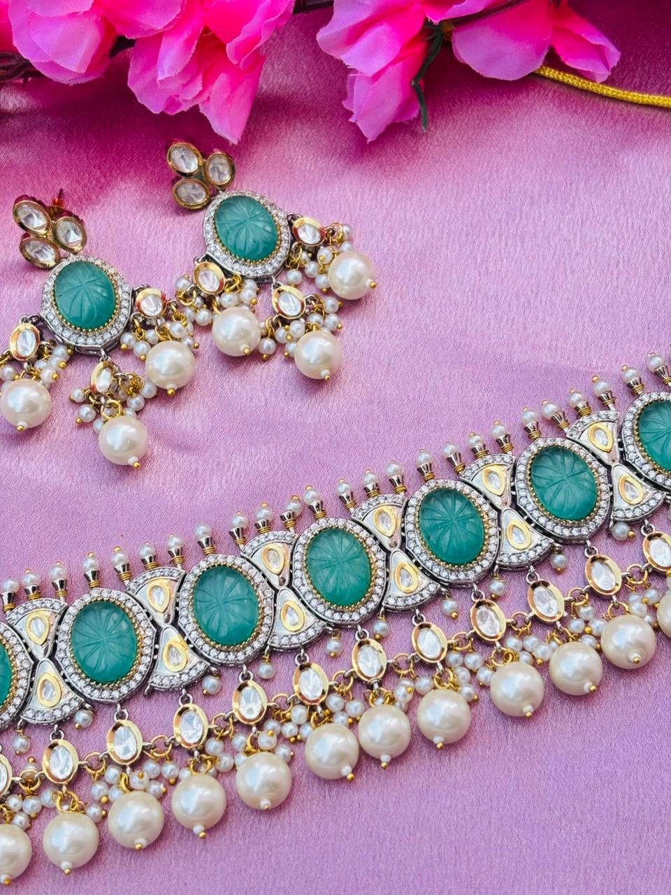 Kundan Choker Necklace Set With Turquoise Stone Pearls - Image 4