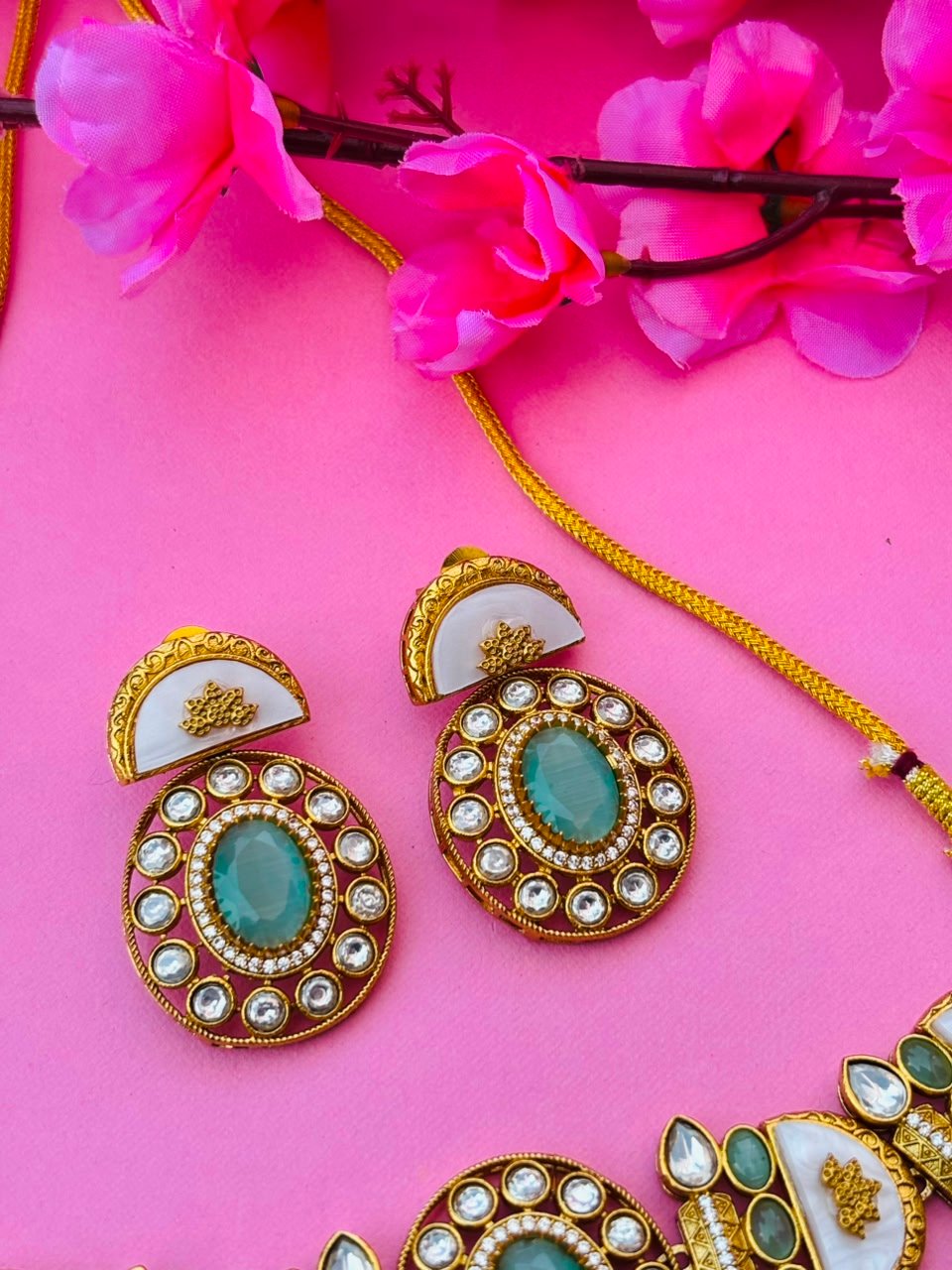 Turquoise Kundan Mother of Pearl Necklace Set - Image 5