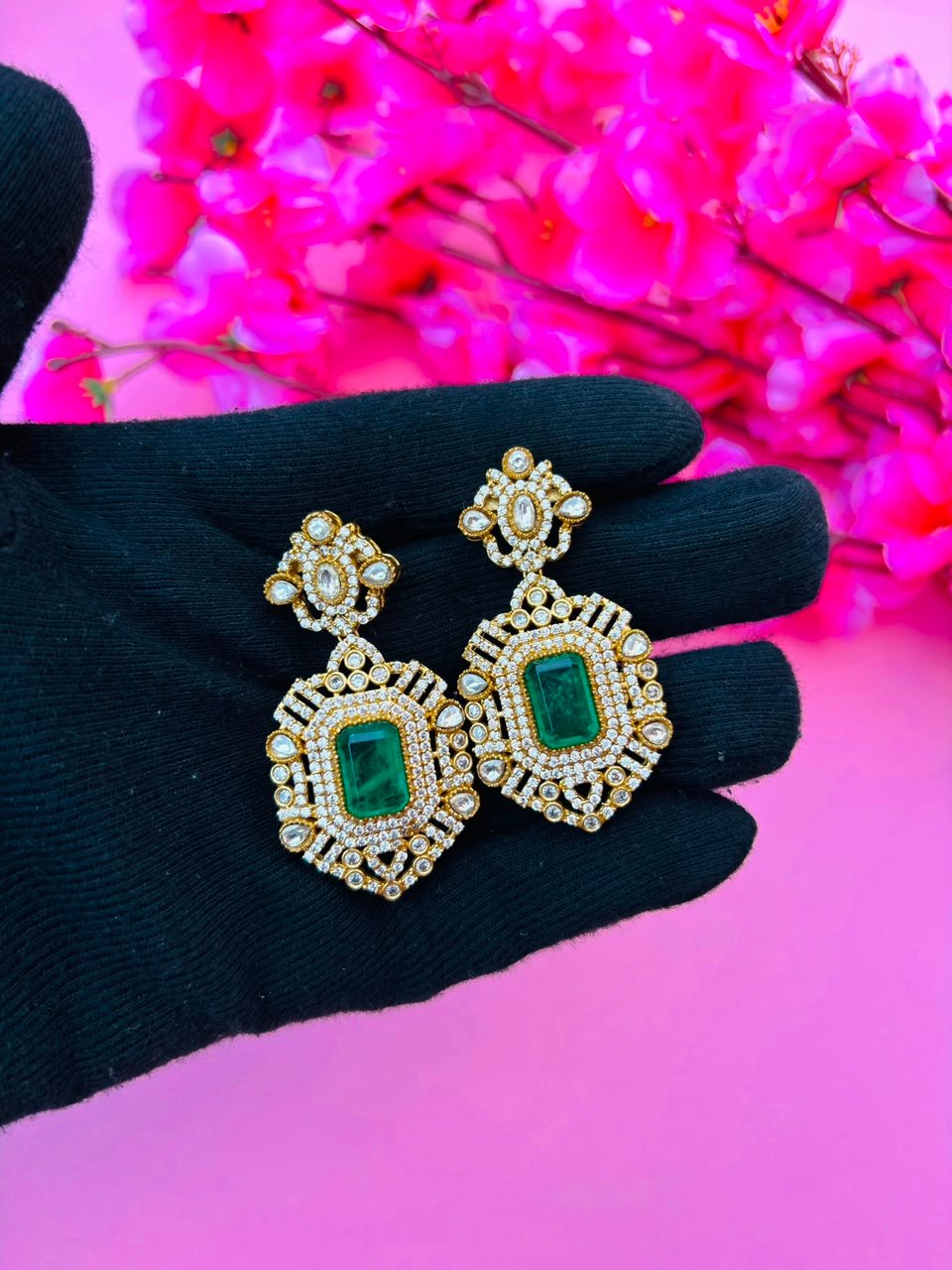 Emerald Kundan Choker Necklace Set - Image 5
