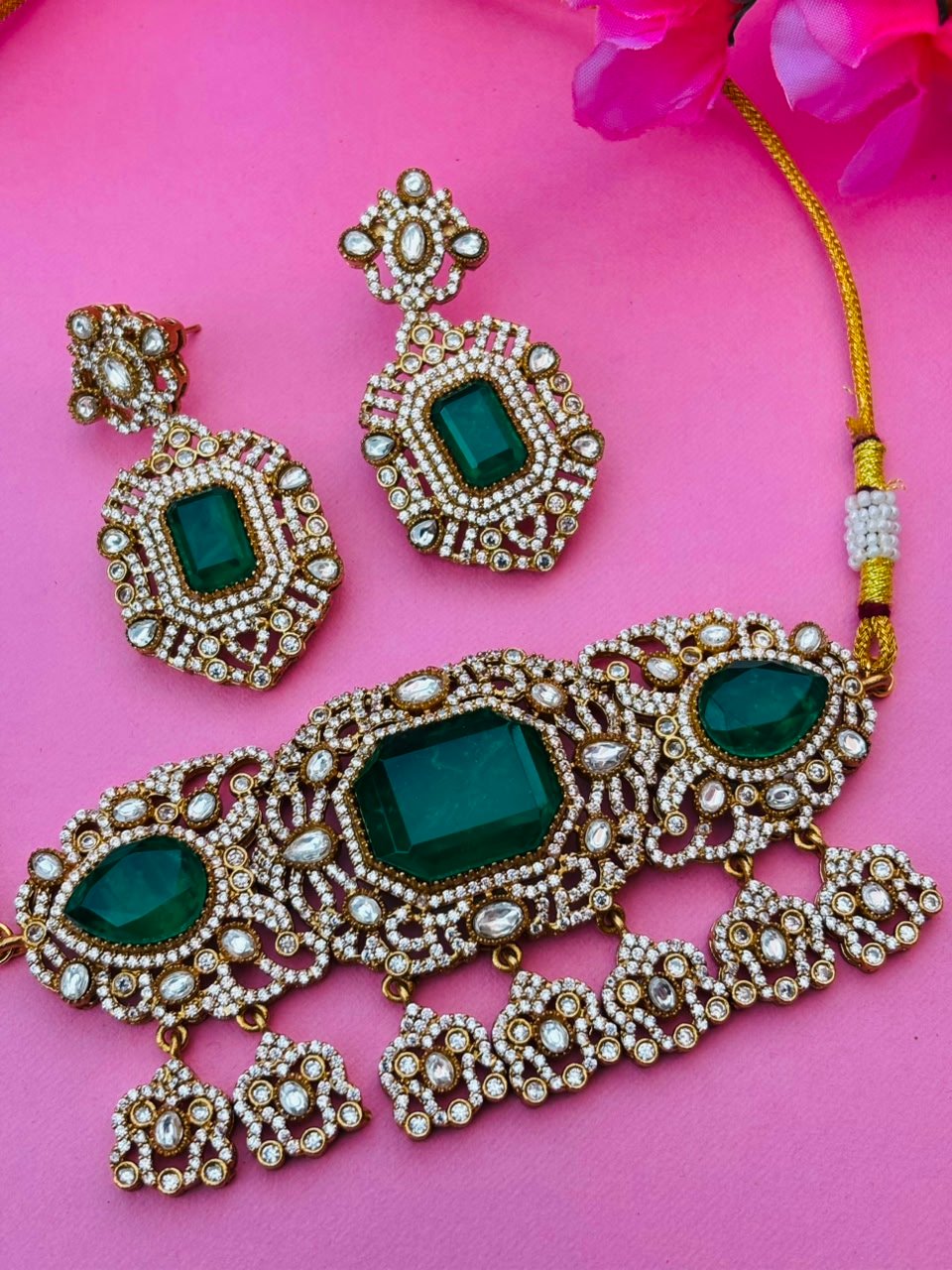 Emerald Kundan Choker Necklace Set - Image 3
