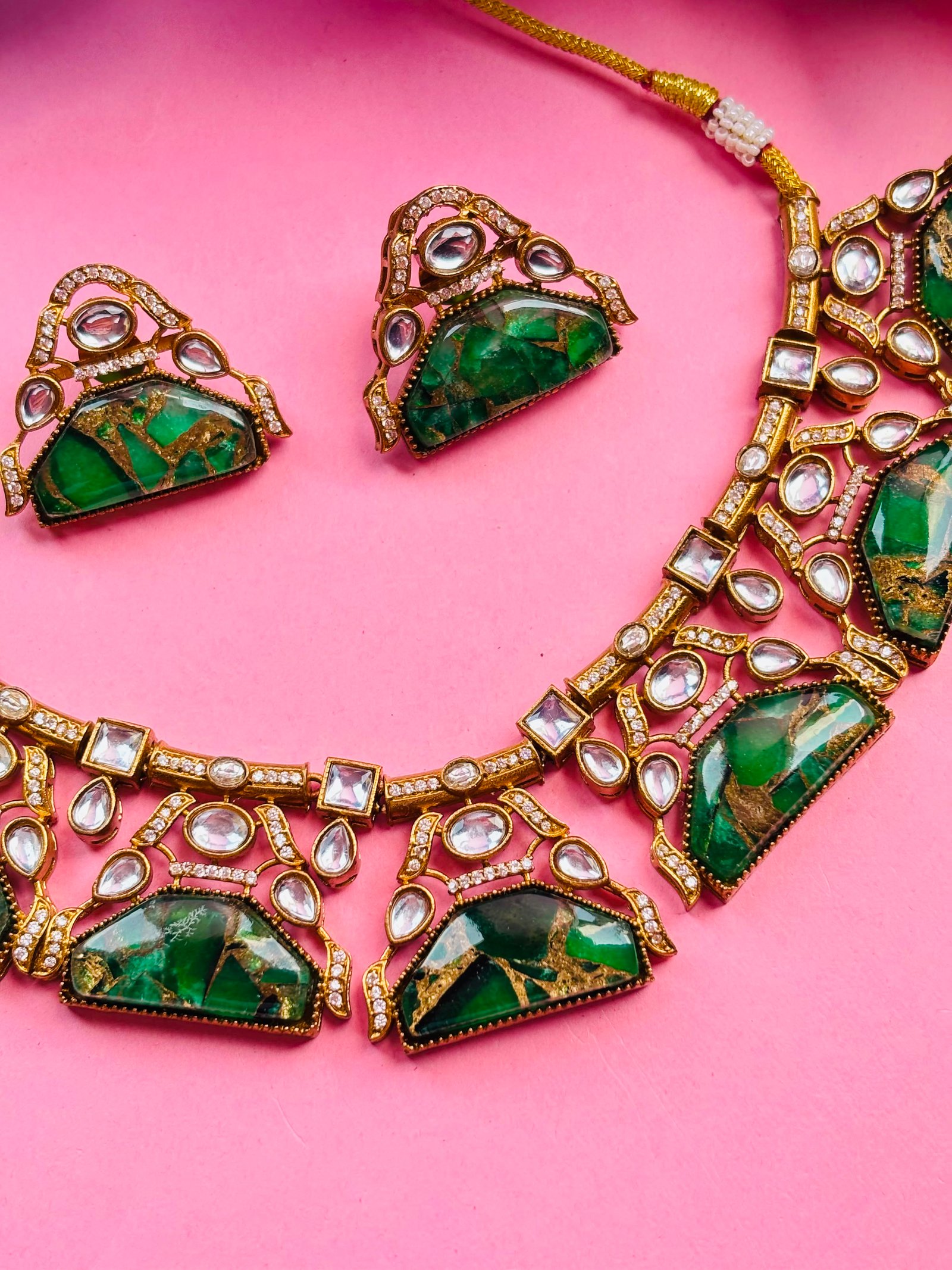Kundan Choker Necklace Set With Green Stone Pendant - Image 3