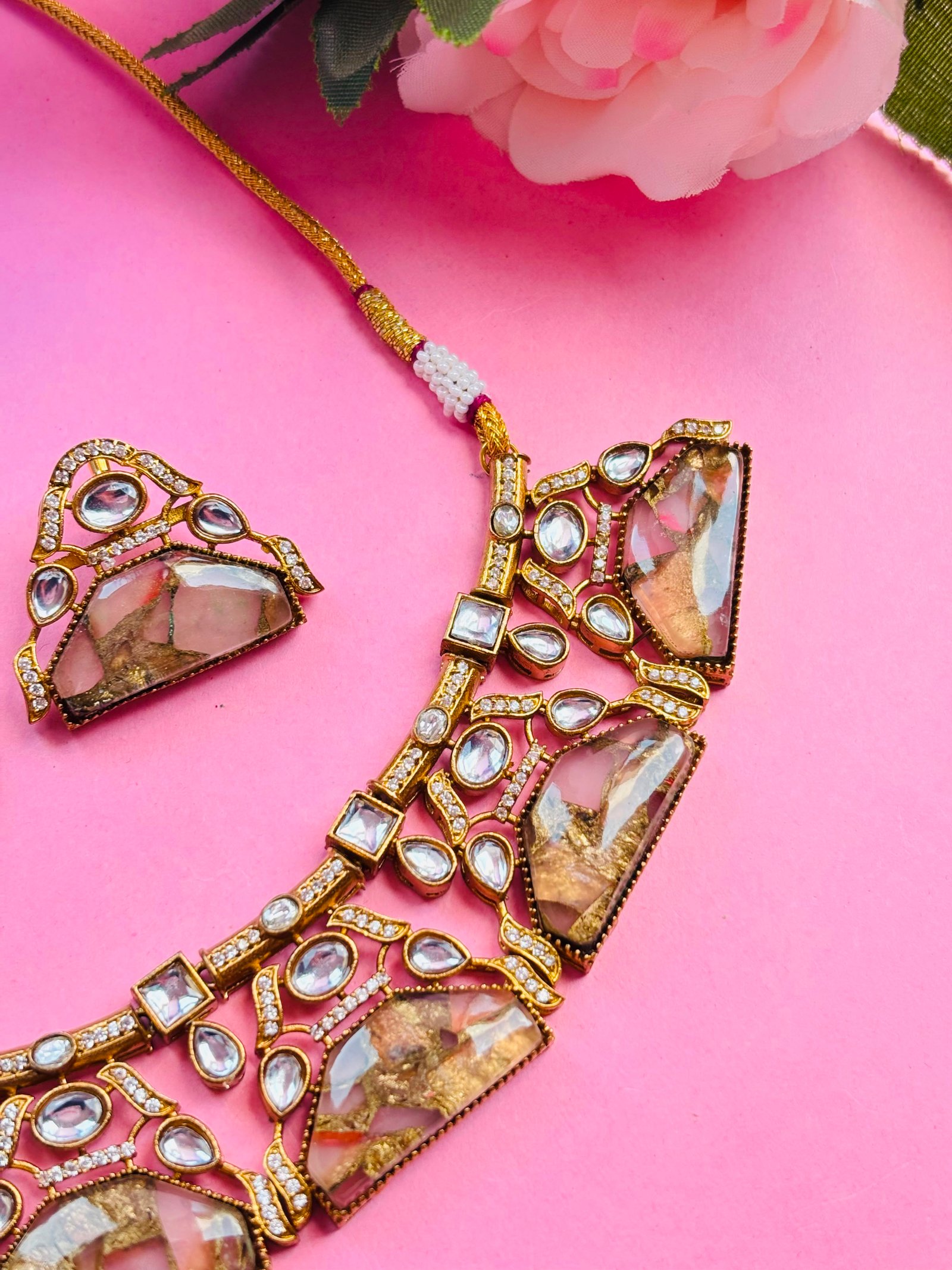 Kundan Choker Necklace Set With Pink Stone Pendant - Image 4