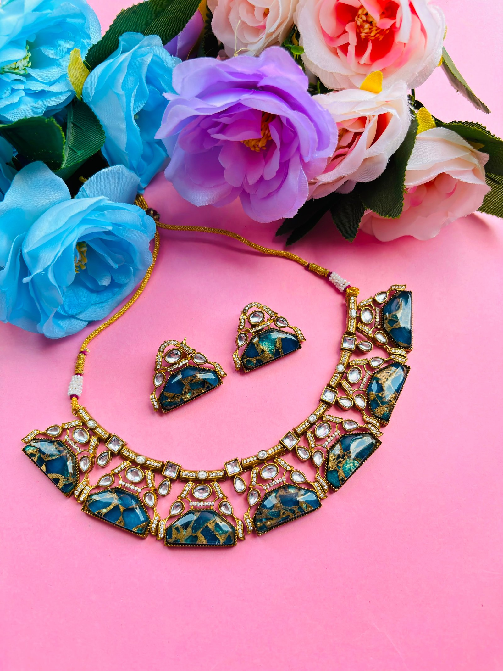 Kundan Choker Necklace Set With Blue Stone Pendant - Image 2