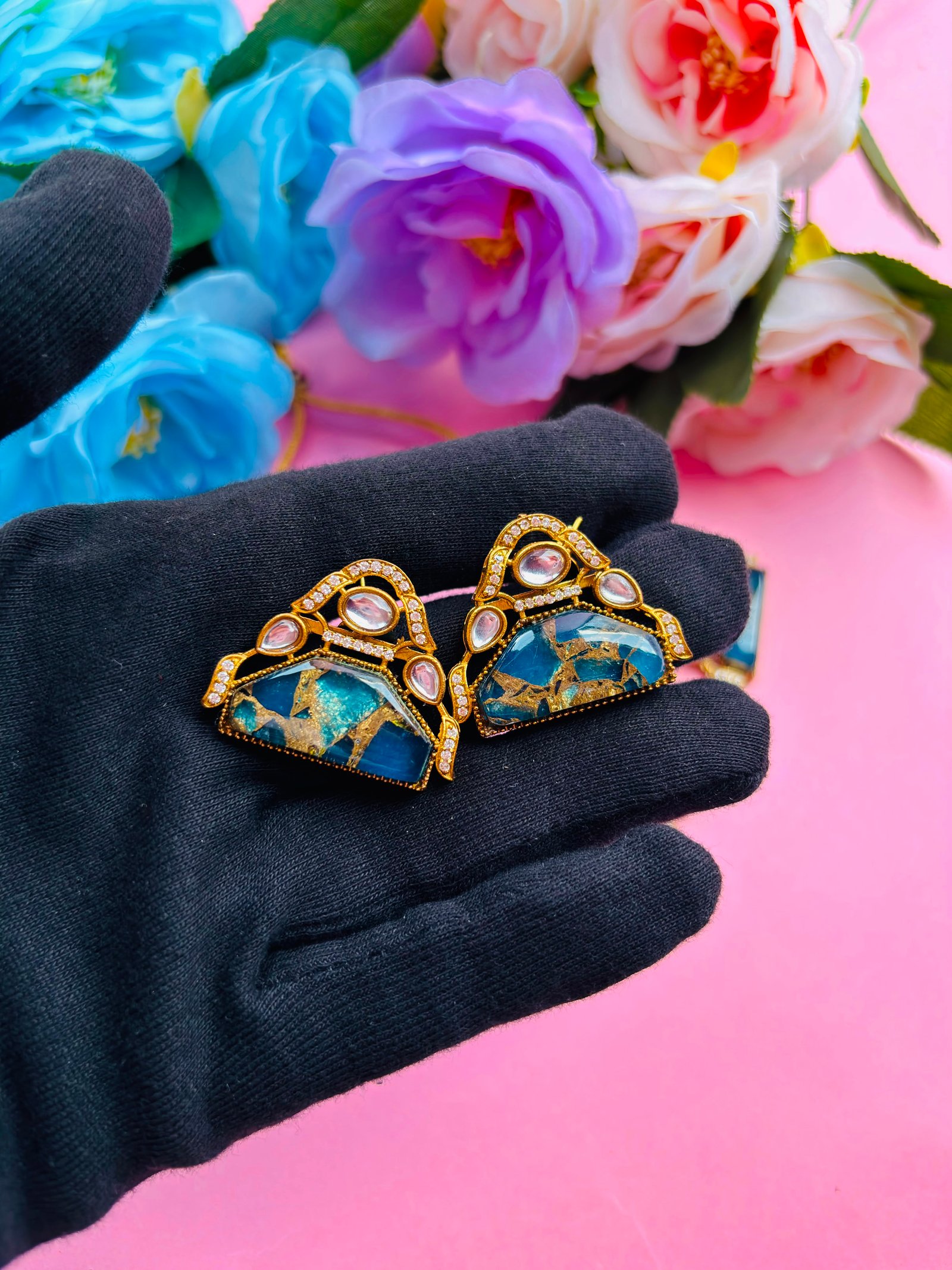 Kundan Choker Necklace Set With Blue Stone Pendant - Image 6