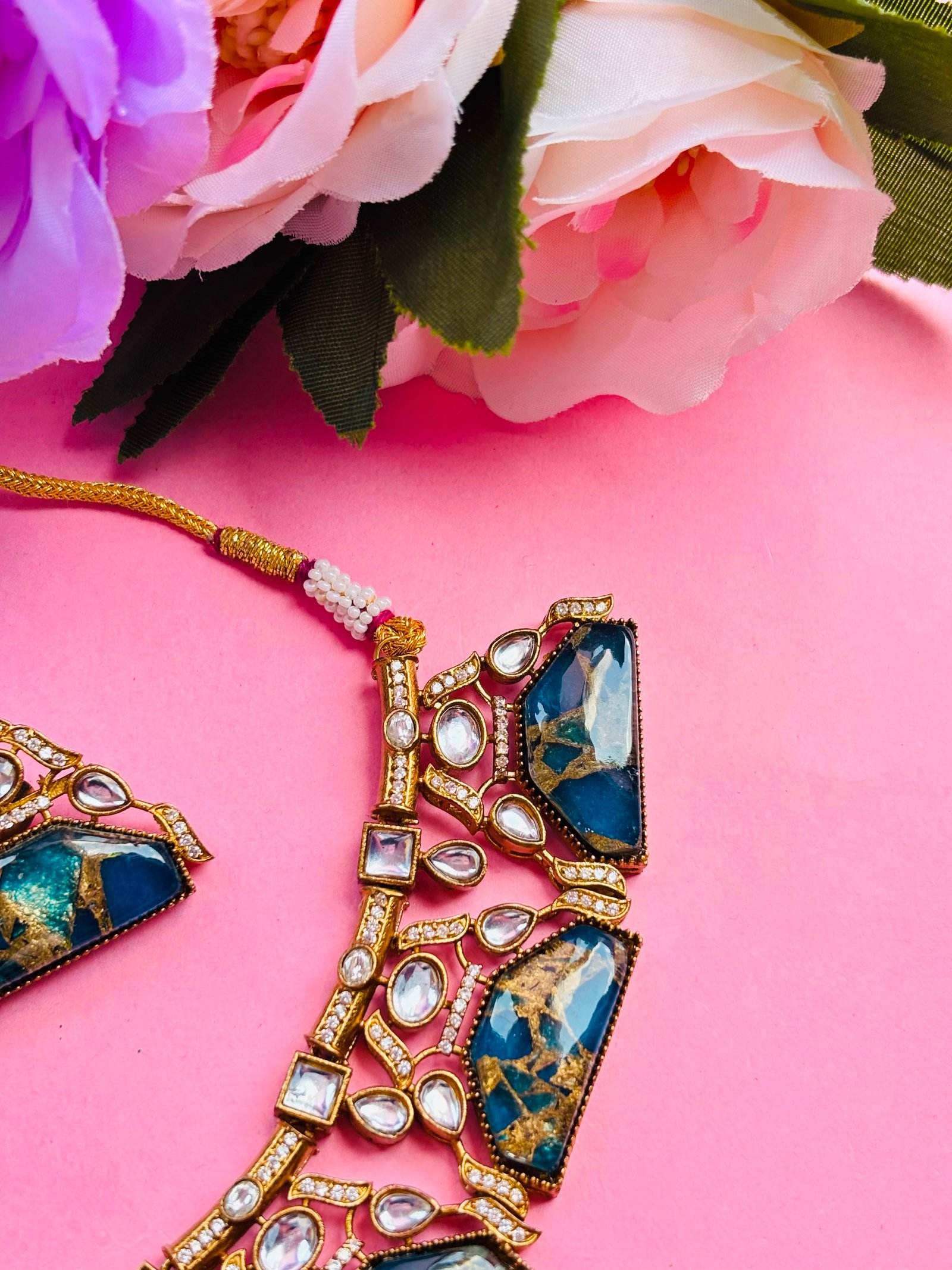 Kundan Choker Necklace Set With Blue Stone Pendant - Image 4