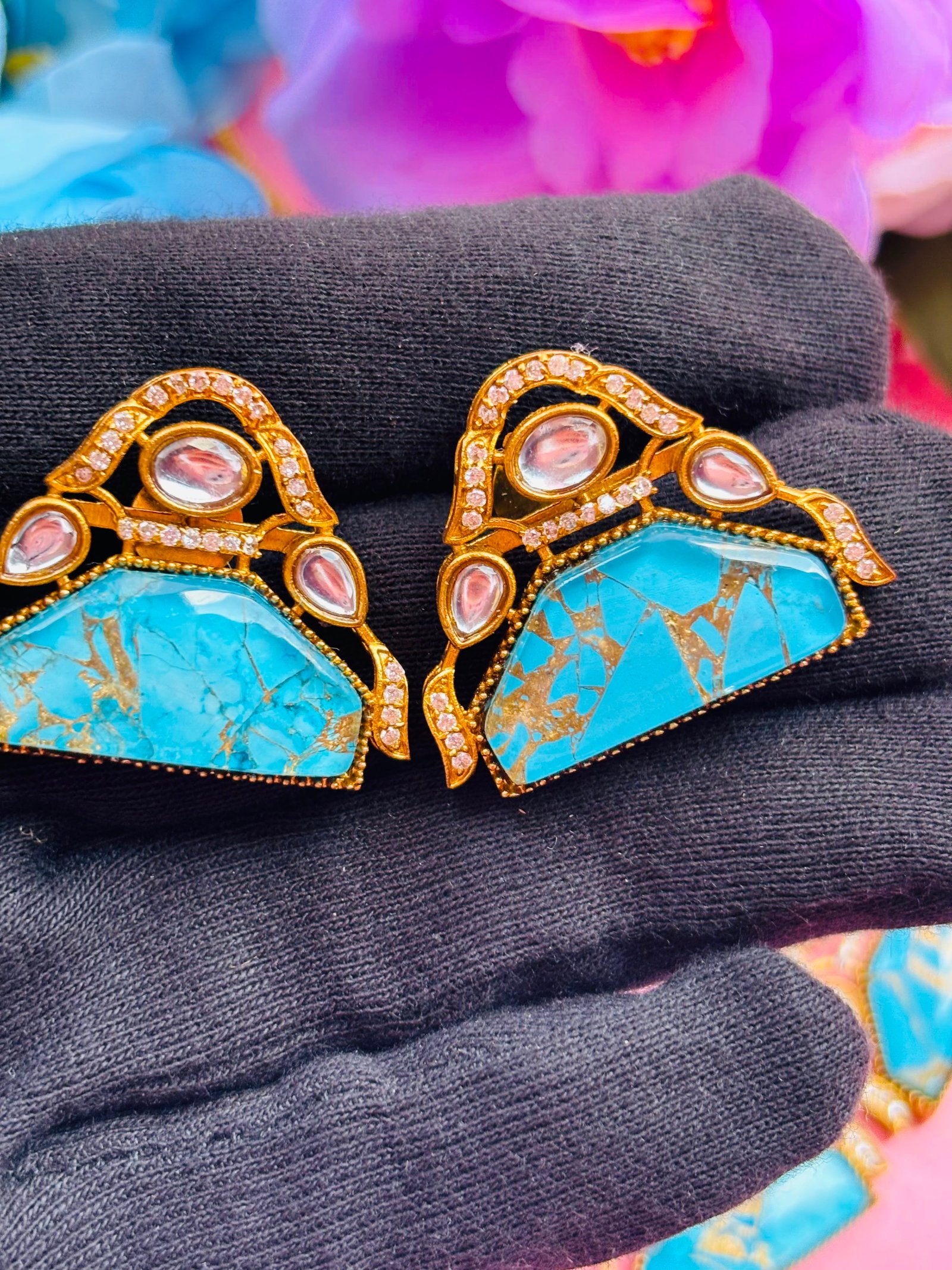 Kundan Choker Necklace Set With Turquoise Stone Pendant - Image 7