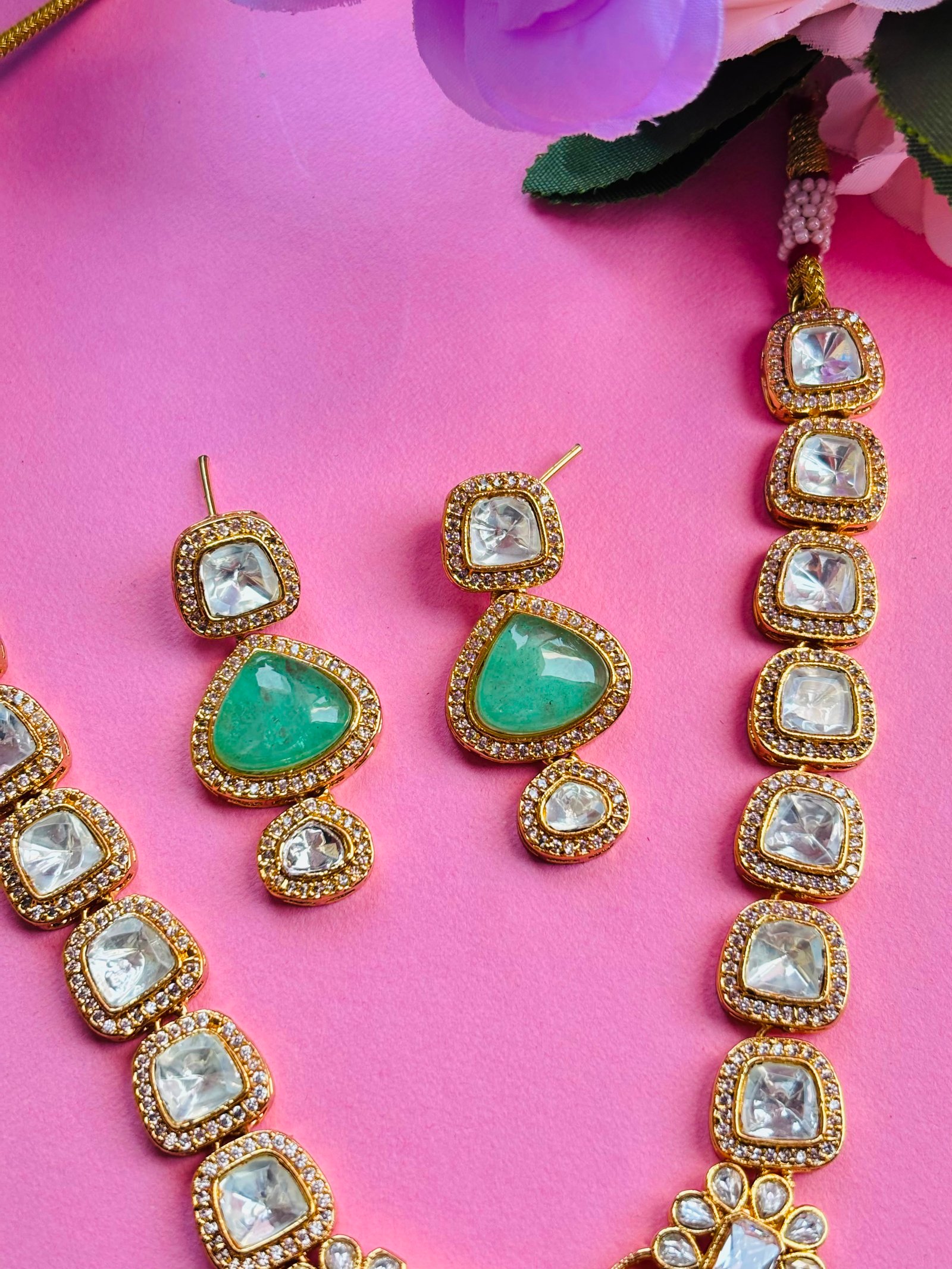 Kundan Necklace Set With Green Stone Pendant - Image 5