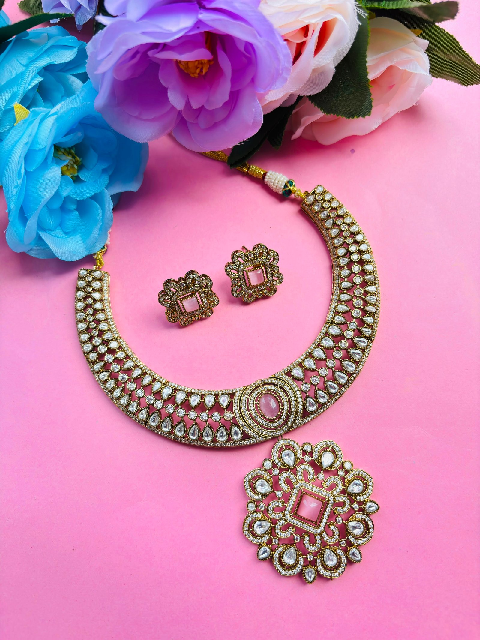 Kundan Choker Necklace Set With Pink Stone Pendant - Image 2