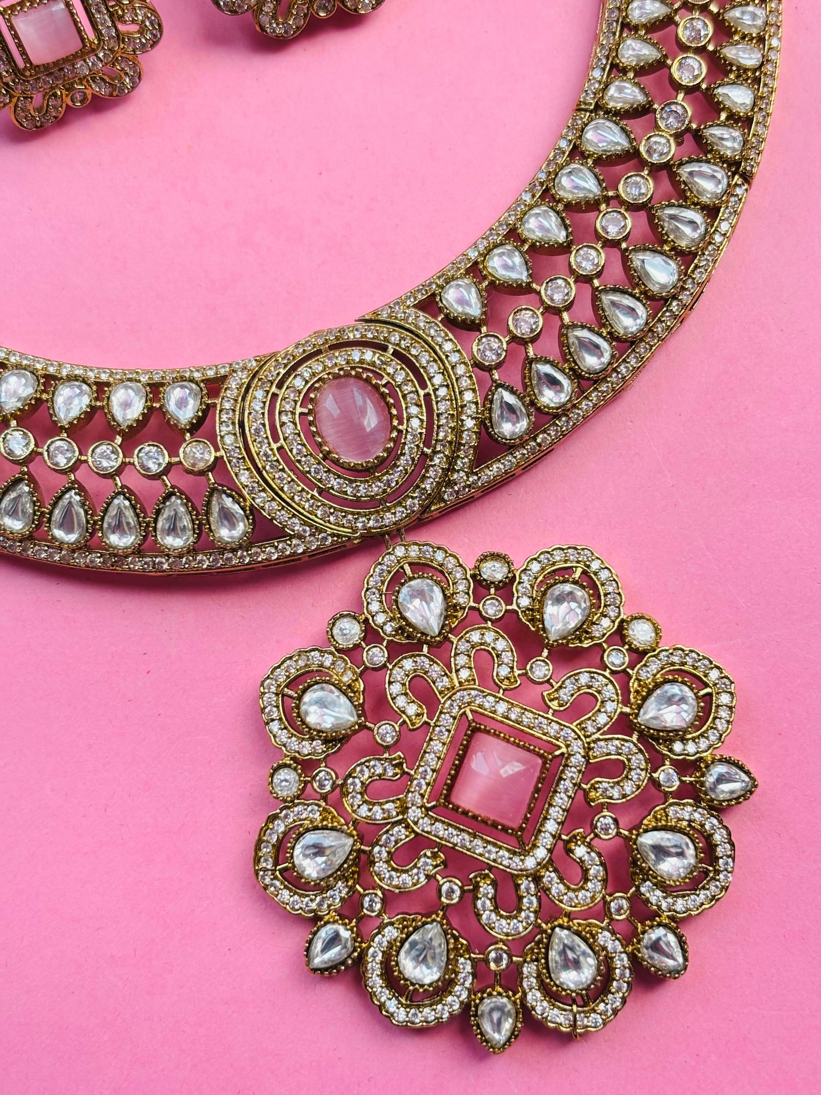 Kundan Choker Necklace Set With Pink Stone Pendant - Image 3