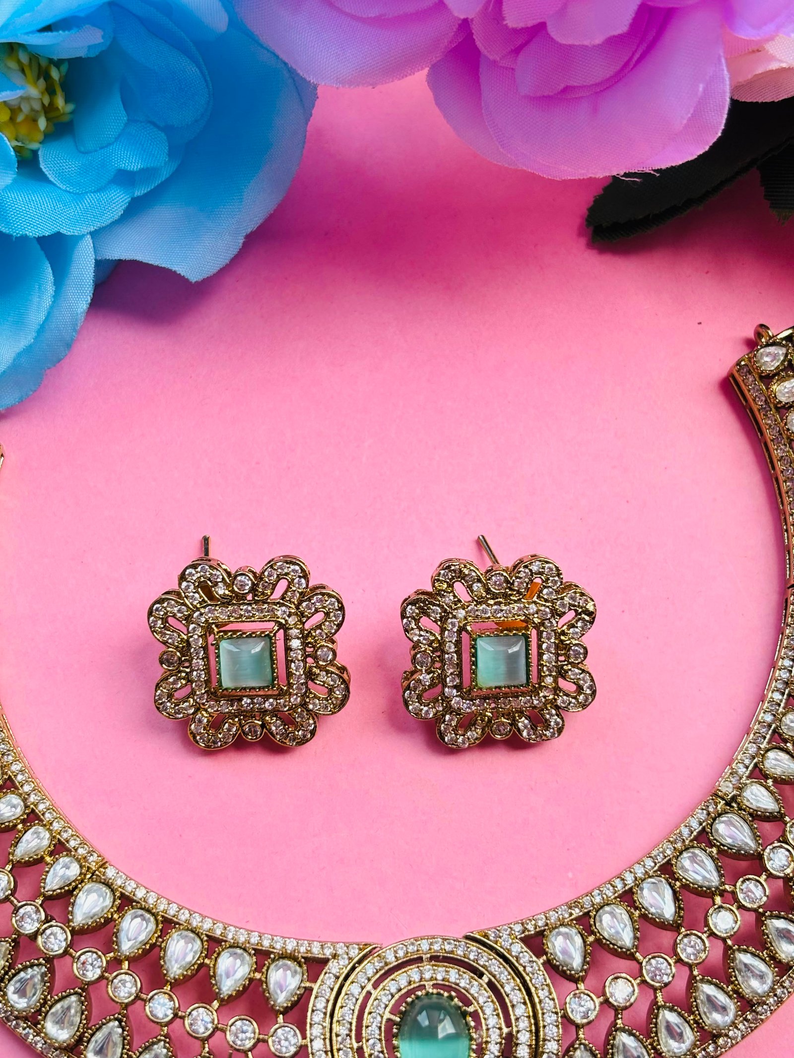 Kundan Choker Necklace Set With Sea Green Stone Pendant - Image 5