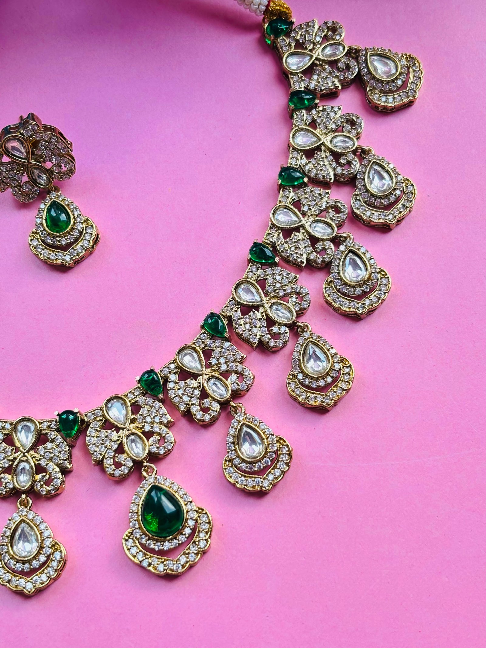 Kundan Choker Necklace Set With Green Stone Earrings - Image 4