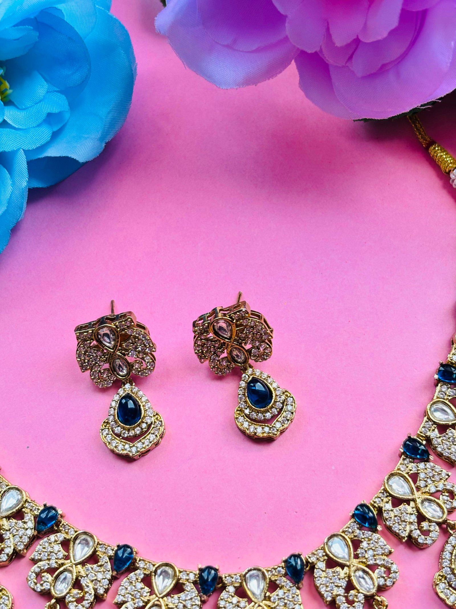 Kundan Choker Necklace Set With Blue Stone Earrings - Image 5