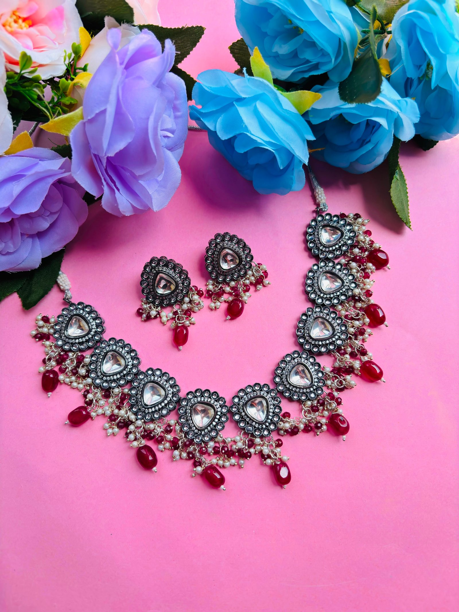 Kundan Choker Necklace Set With Red Beads - Image 2