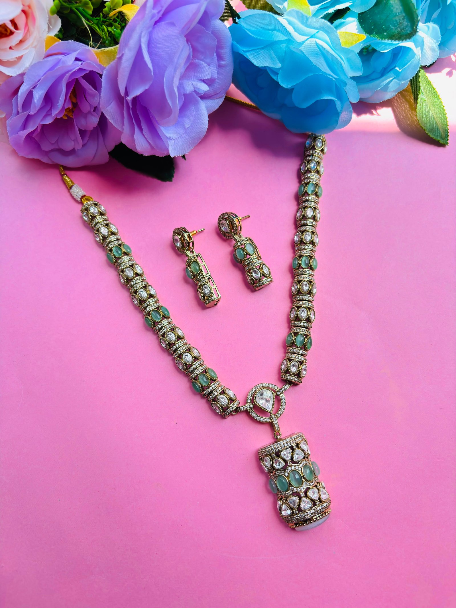 Antique Gold Long Necklace Set With Green Stones - Image 2