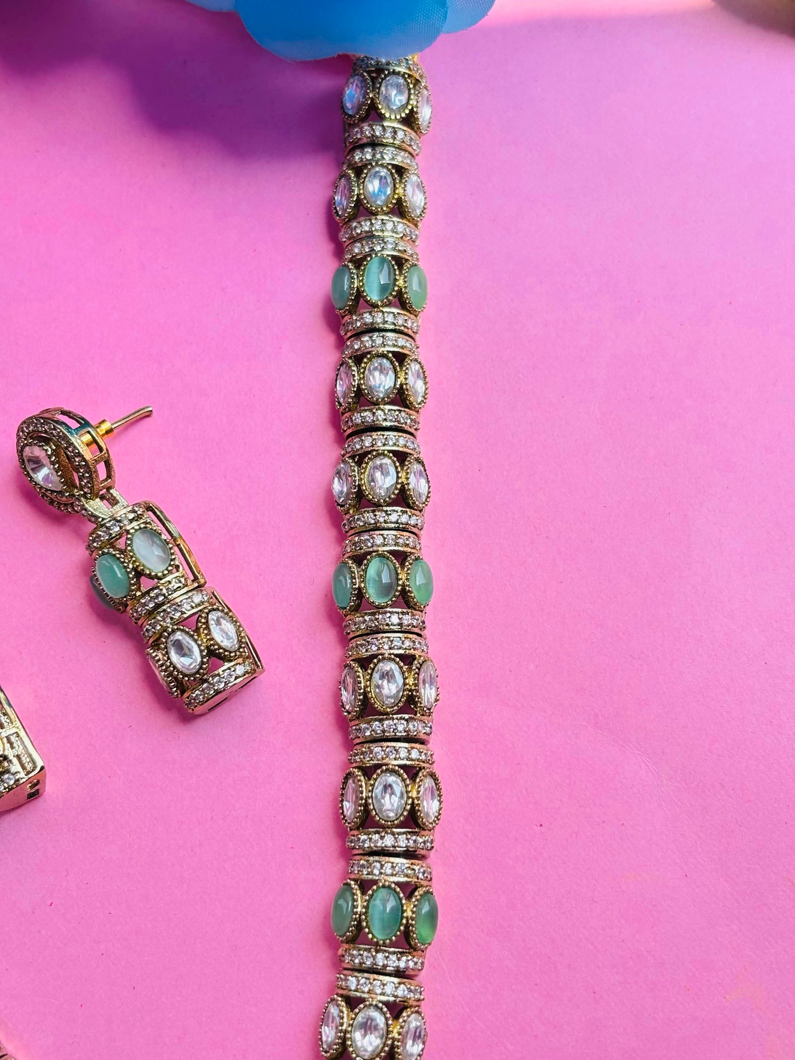 Antique Gold Long Necklace Set With Green Stones - Image 4