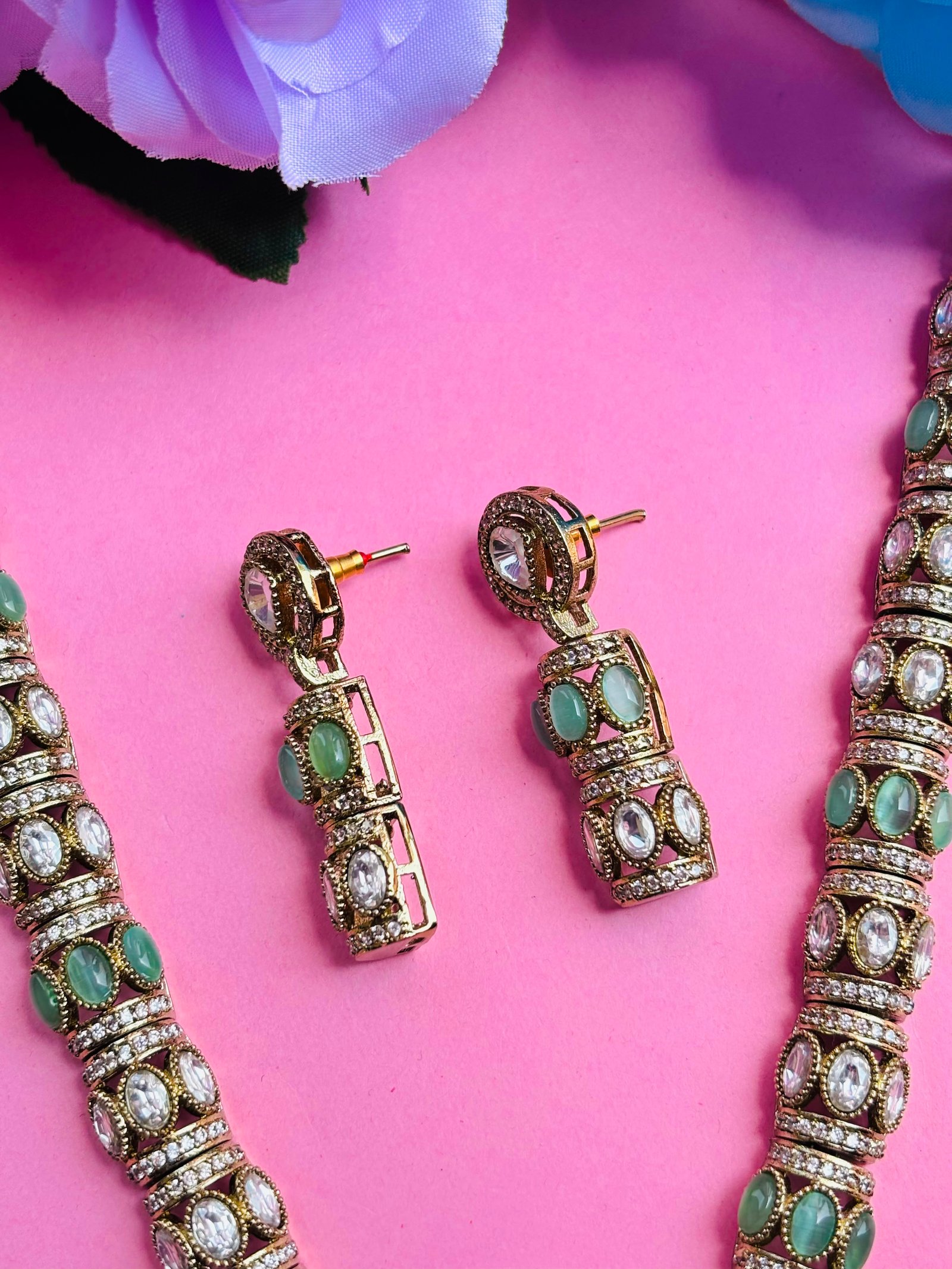 Antique Gold Long Necklace Set With Green Stones - Image 5