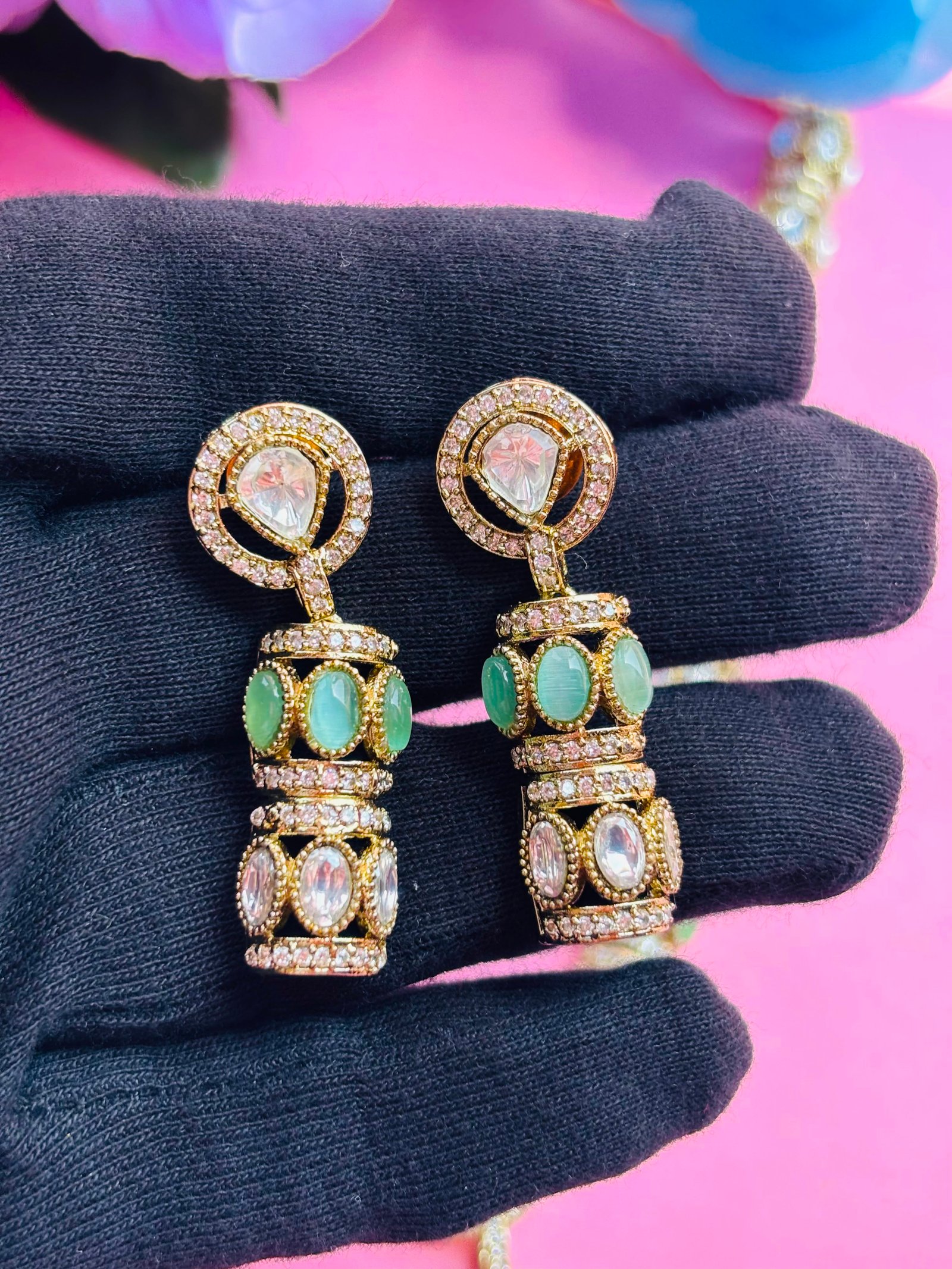 Antique Gold Long Necklace Set With Green Stones - Image 7