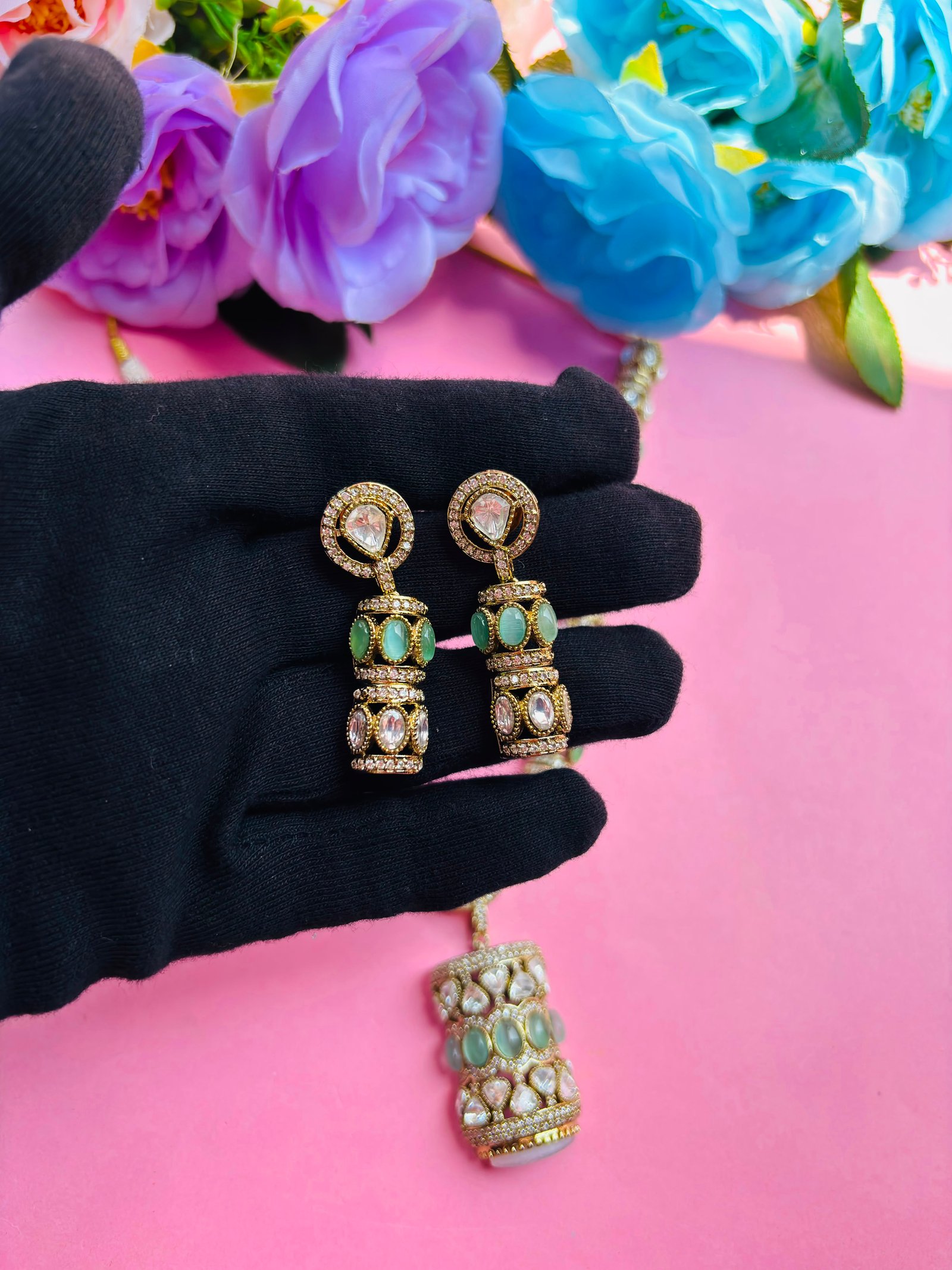 Antique Gold Long Necklace Set With Green Stones - Image 6